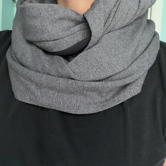 Lululemon Vinyasa Stripe Scarf, Wrap, Cardigan - Picture 7 of 7